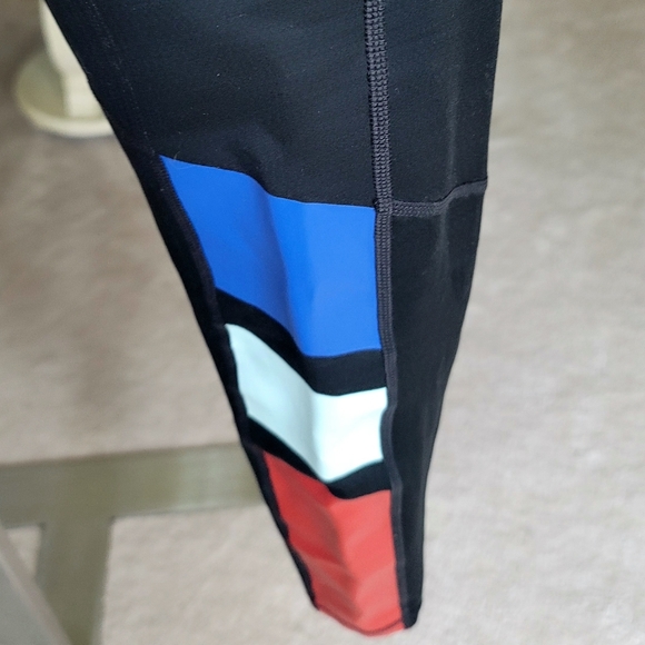 GapFit Blackout Technology Black Leggings Size M - Picture 4 of 7